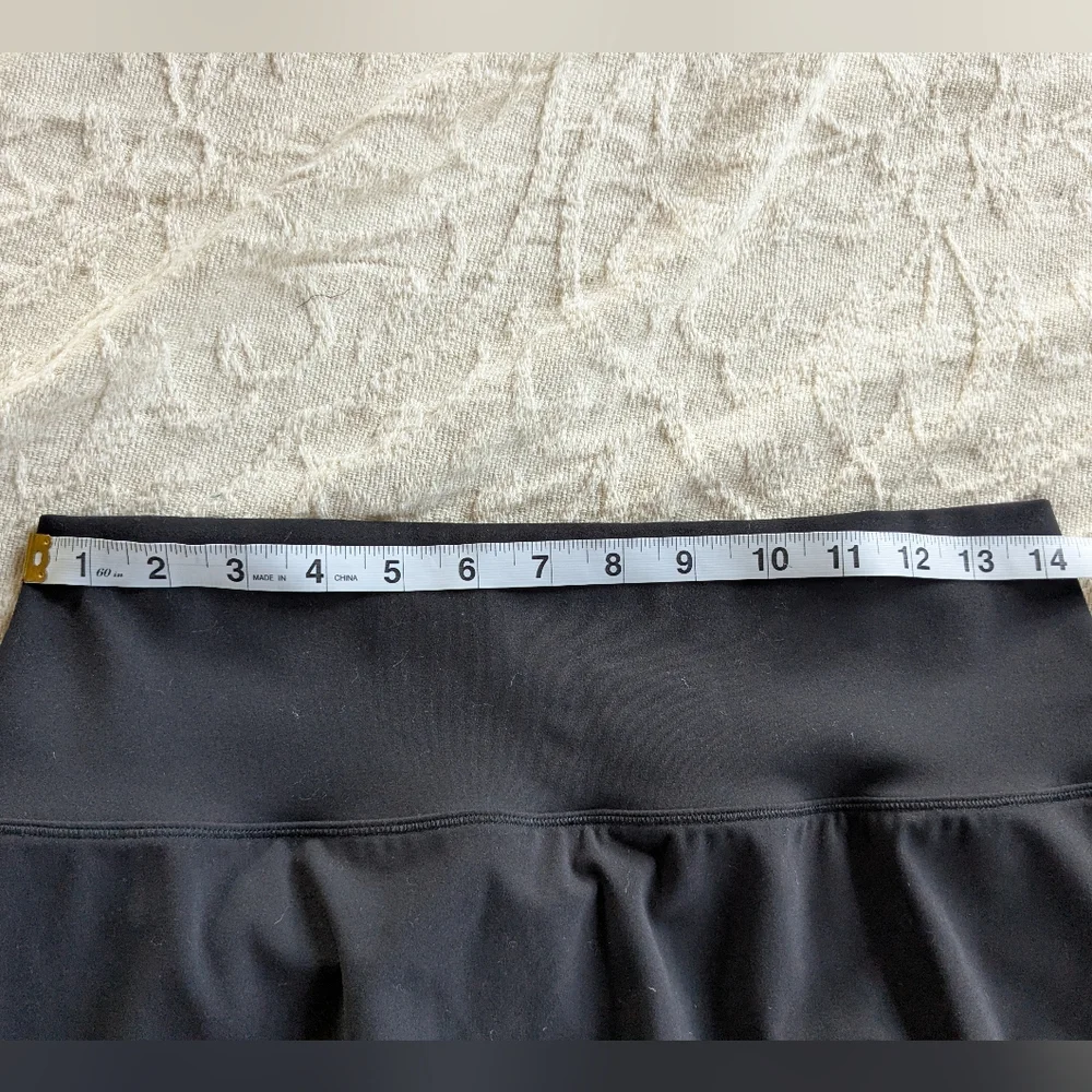 Vuori Volley Skirt Solid Black Tennis Golf Athletic Skort Twirl Sz Medium EUC - Picture 15 of 16